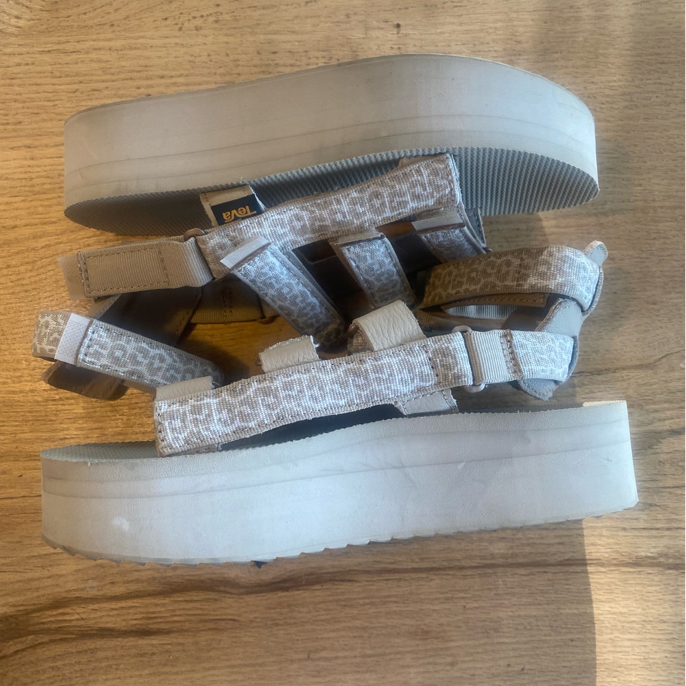 Teva Light Brown Strappy Sandals women’s 9 Preloved - Picture 10 of 11